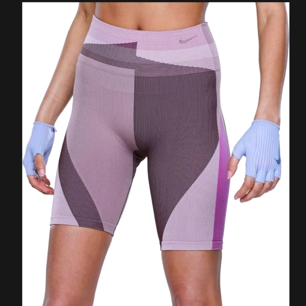 Nike Womens Icon Clash Sculpt Seamless Training Shorts size small